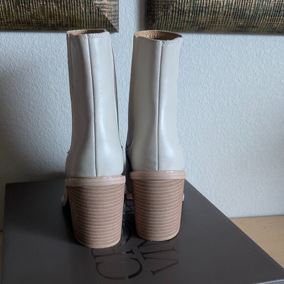 New Leather Chelsea Women’s boots Taupe Size 7M/37.5 - Picture 2 of 5